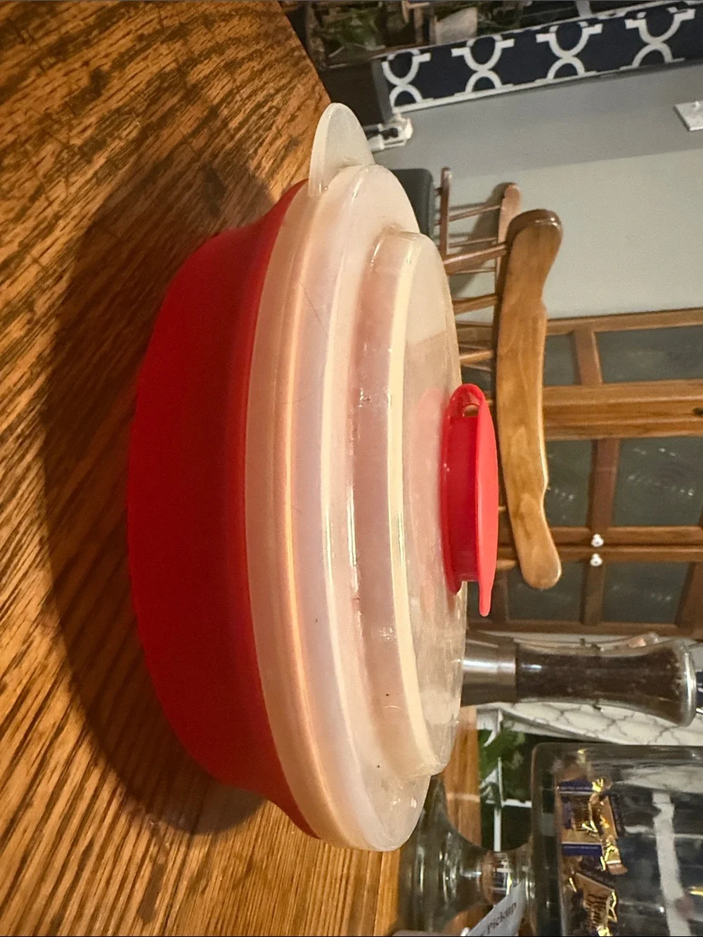 Pampered Chef Collapsible Silicone Microwave Popcorn Bowl with White Lid